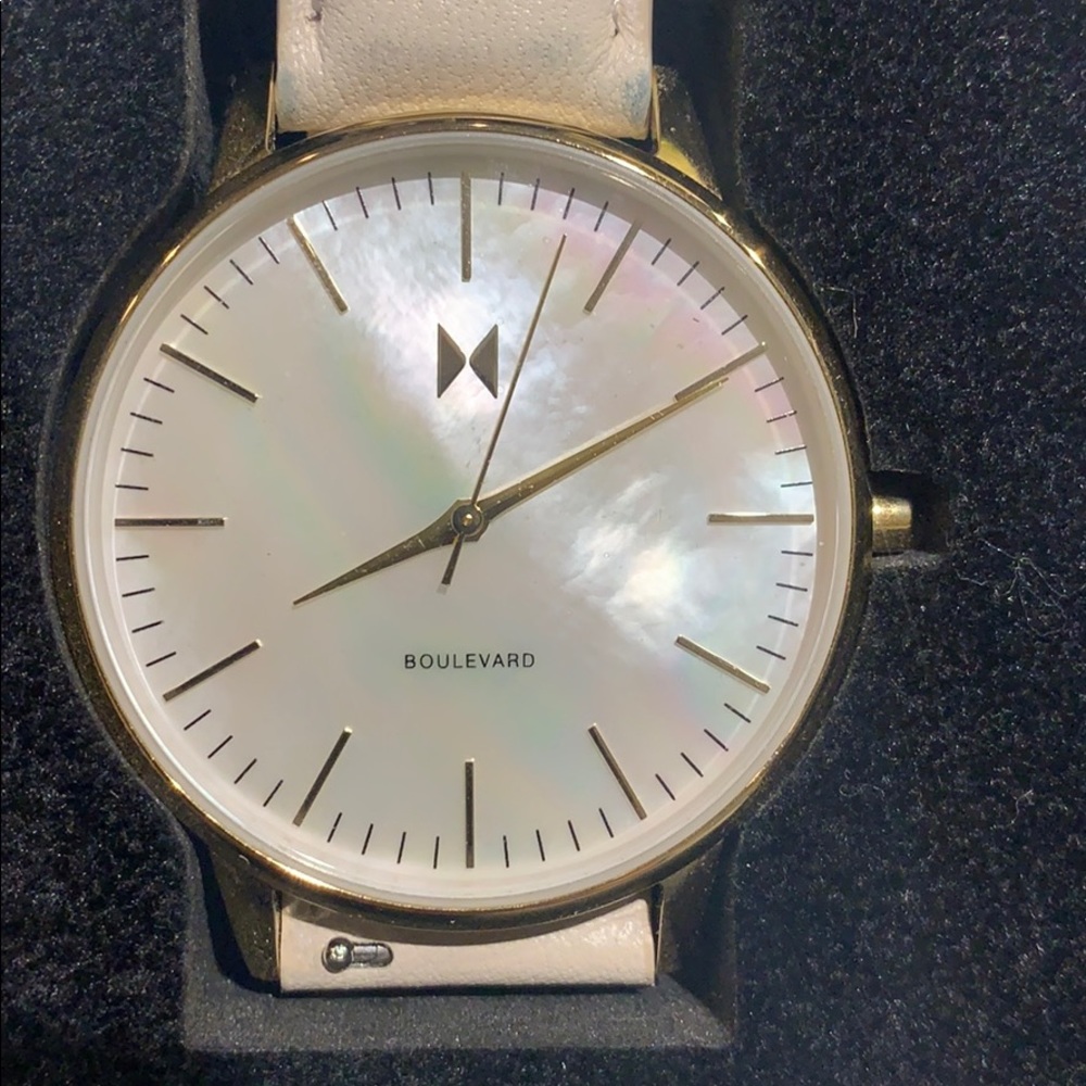 MVMT Oyster Shell Face Watch